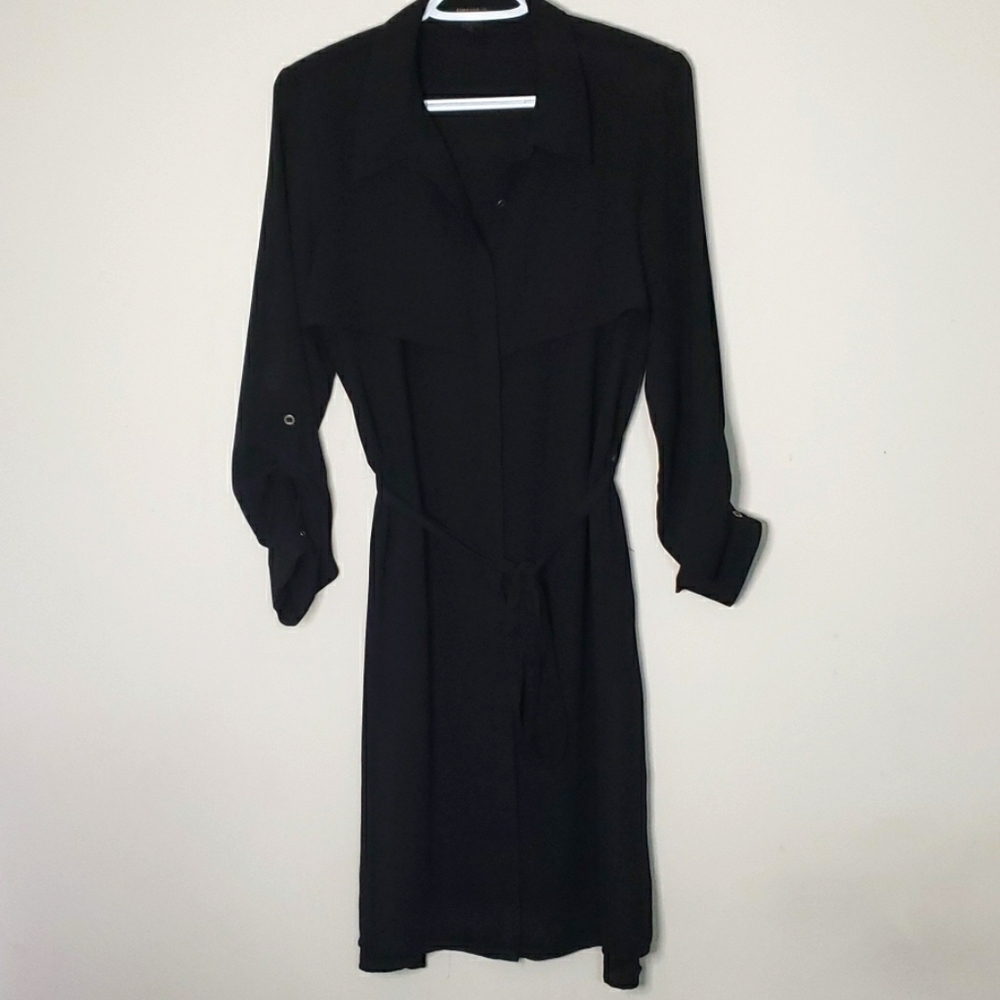 Forever 21 Contemporary Button Down Dress Size M